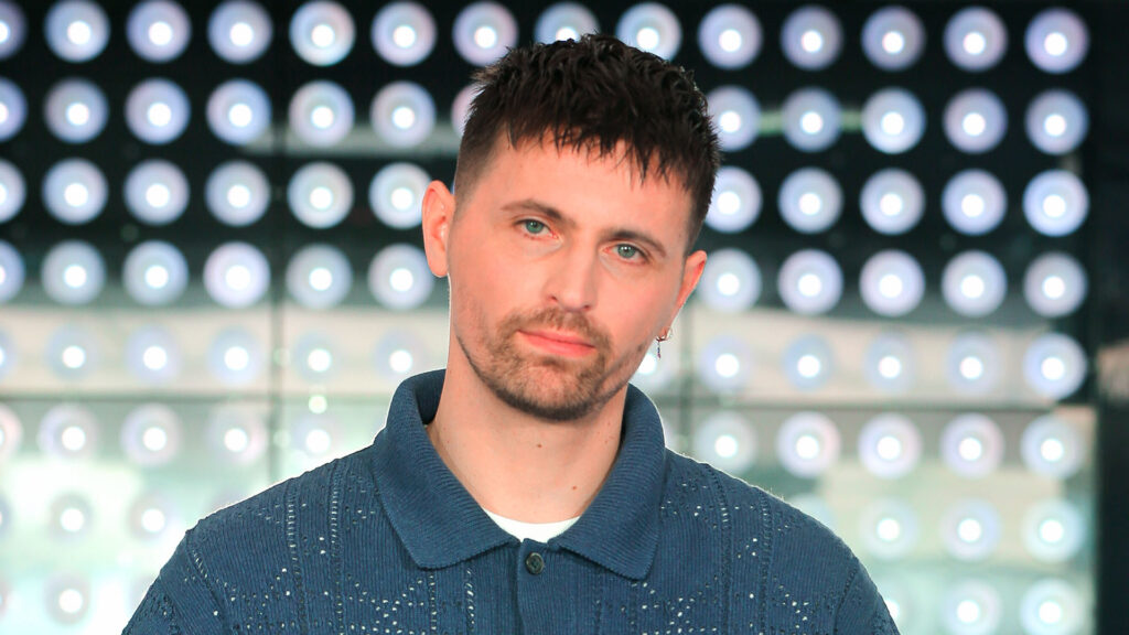 Raphaël Quenard sur le plateau de Clique TV